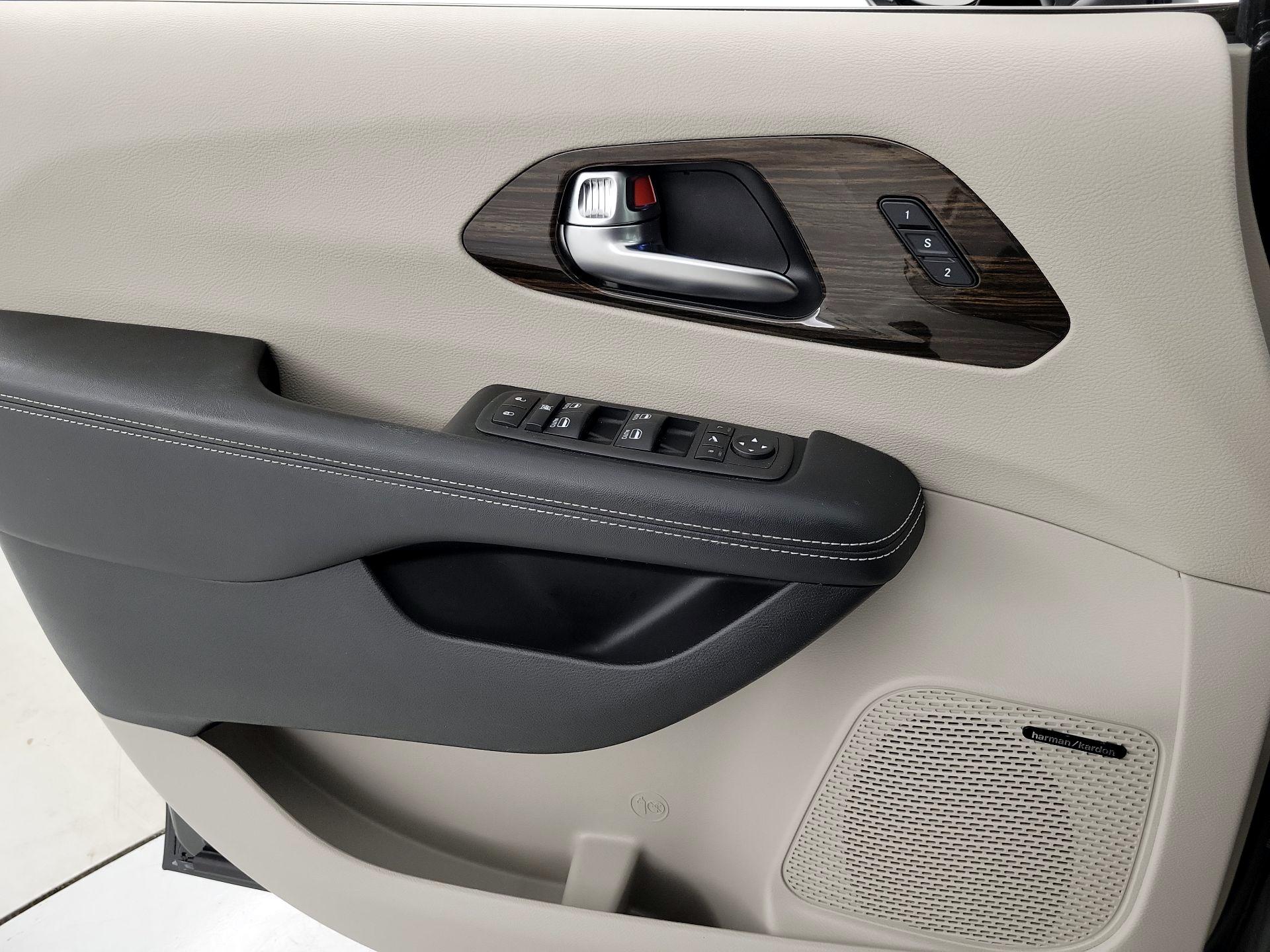 Thumbnail: 2023 Chrysler Pacifica - 12