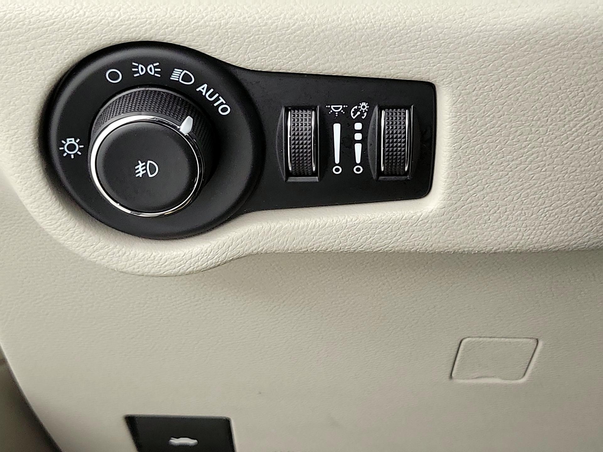 Thumbnail: 2023 Chrysler Pacifica - 13