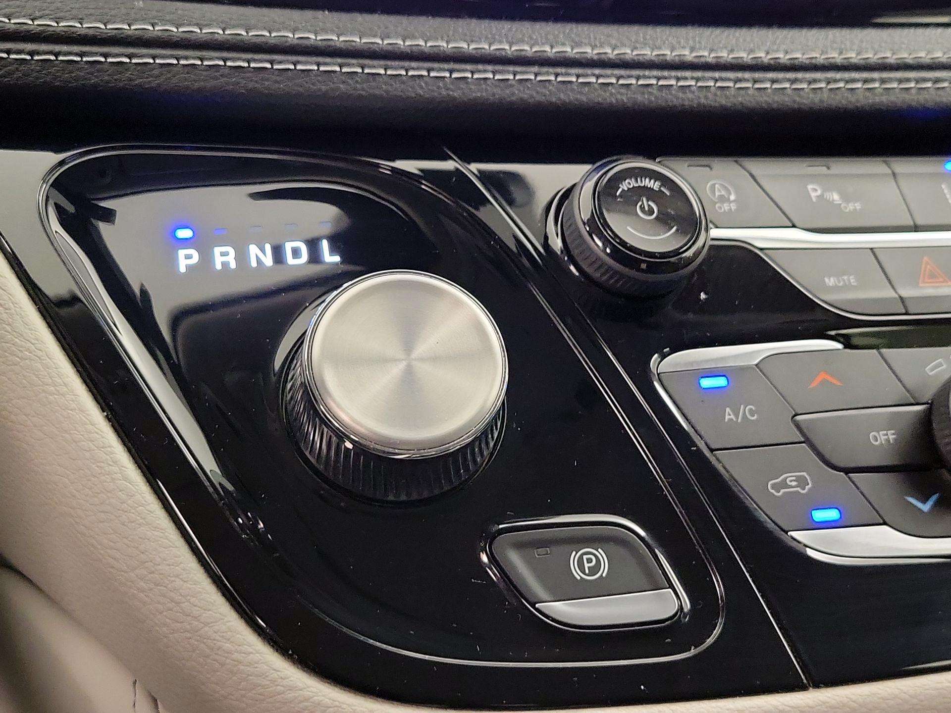 Thumbnail: 2023 Chrysler Pacifica - 18