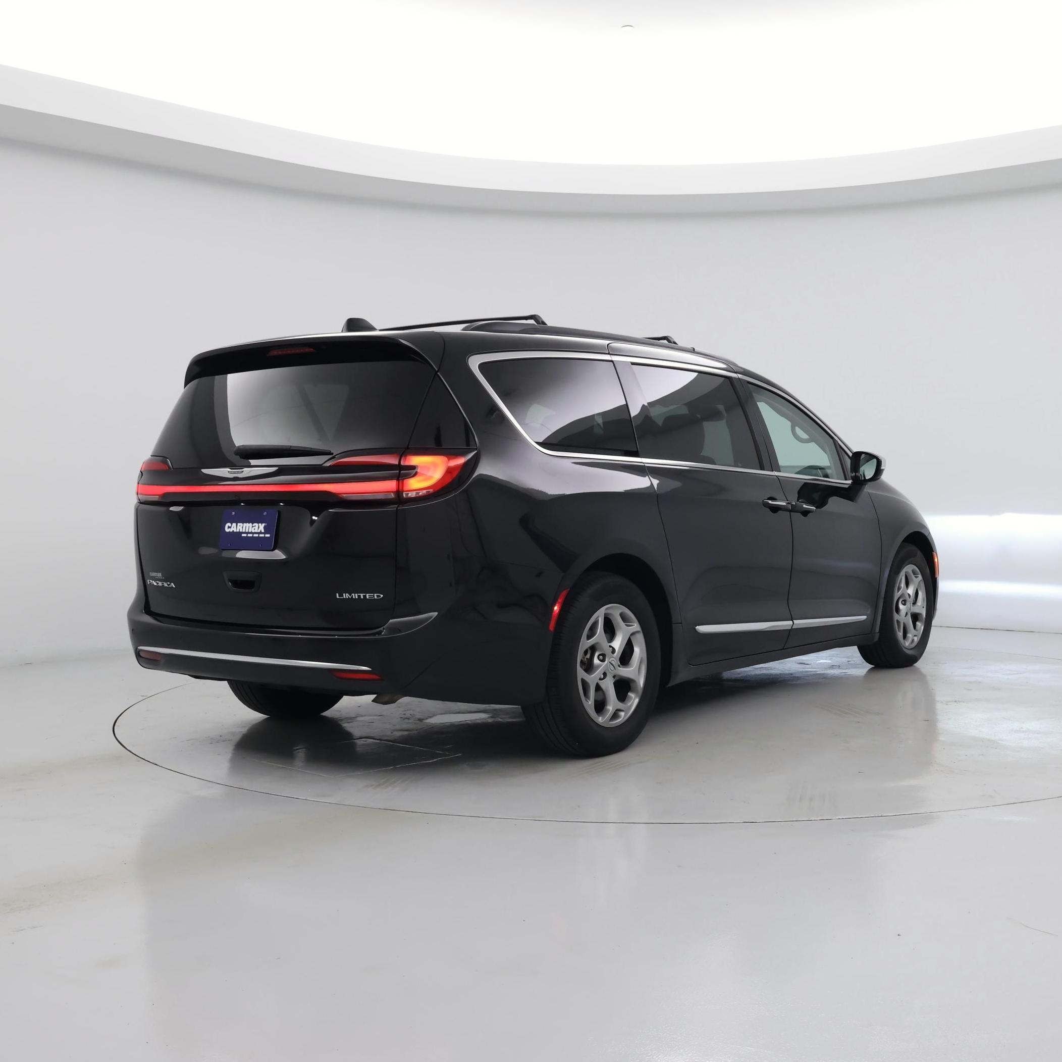 Thumbnail: 2023 Chrysler Pacifica - 8