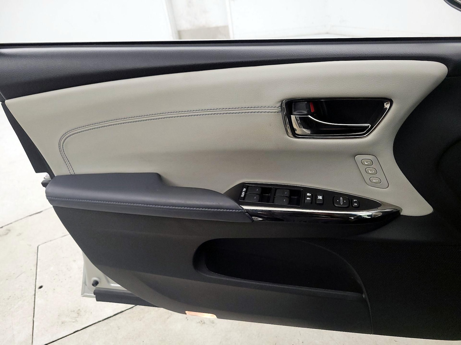 2014 Toyota Avalon Limited - Photo 13