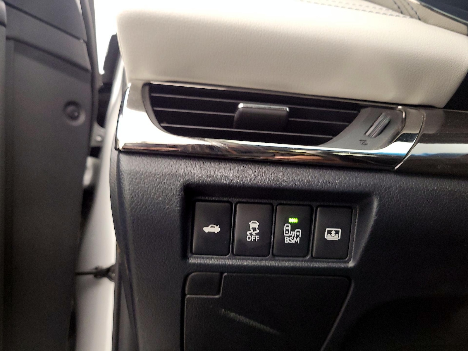 2014 Toyota Avalon Limited - Photo 14