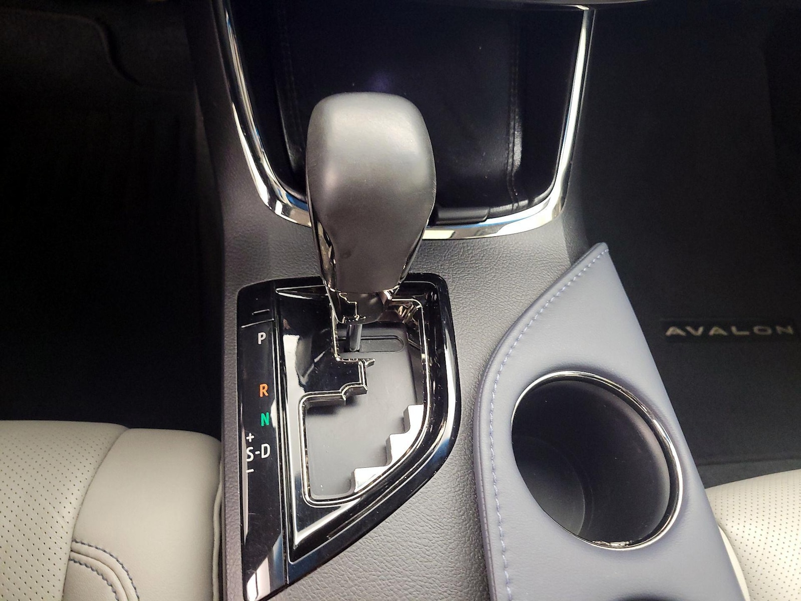 2014 Toyota Avalon Limited - Photo 19