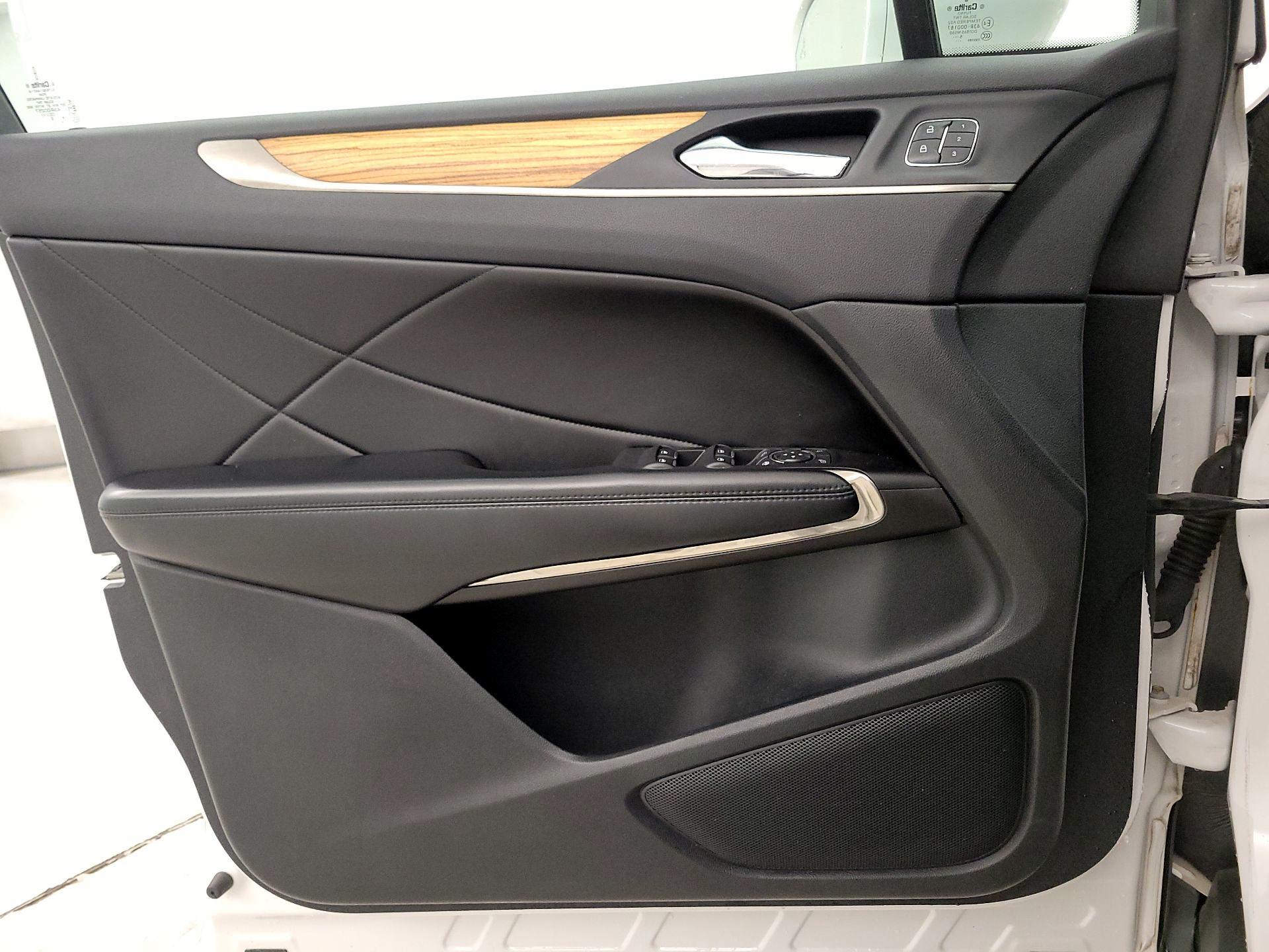 Thumbnail: 2016 Lincoln MKC - 12