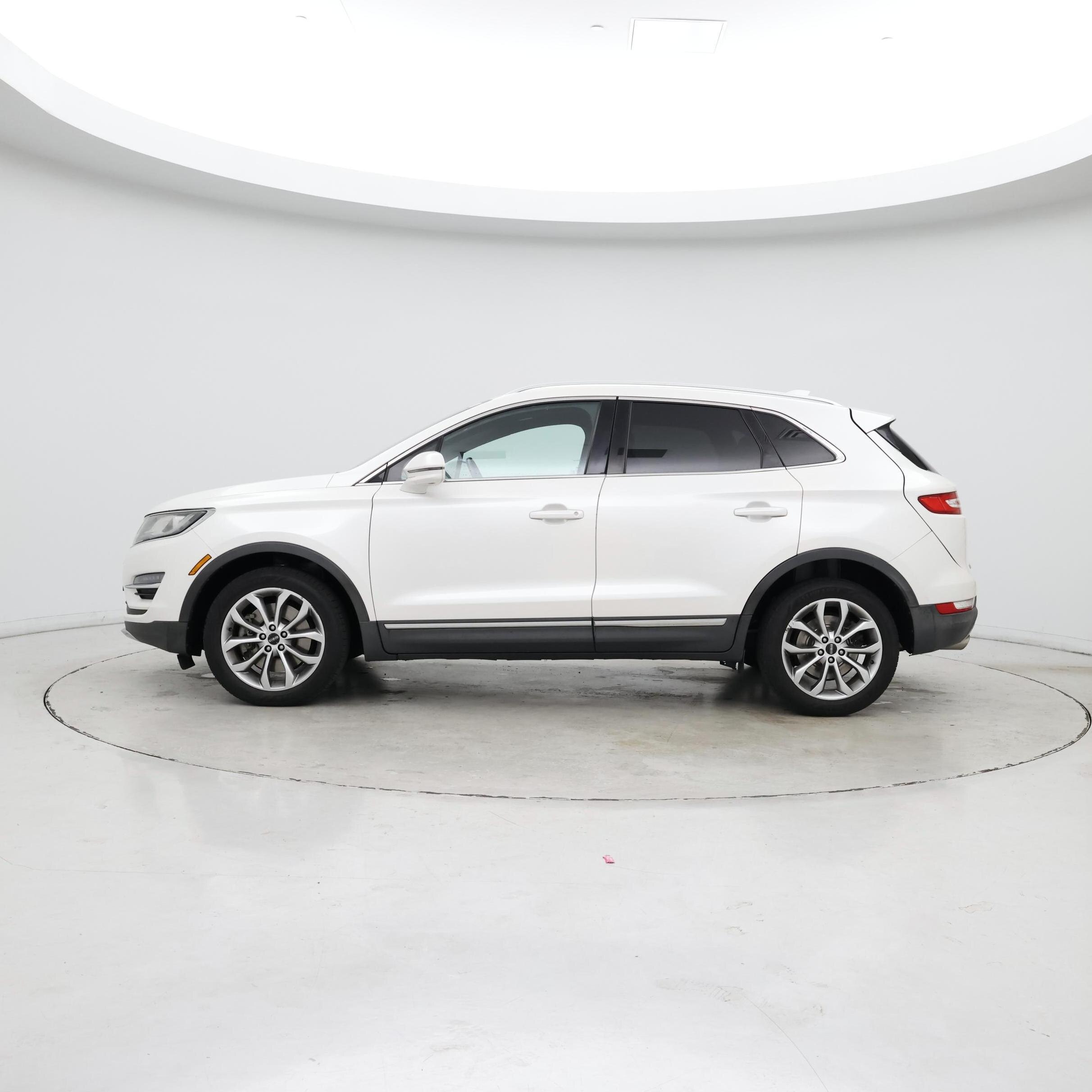 Thumbnail: 2016 Lincoln MKC - 3