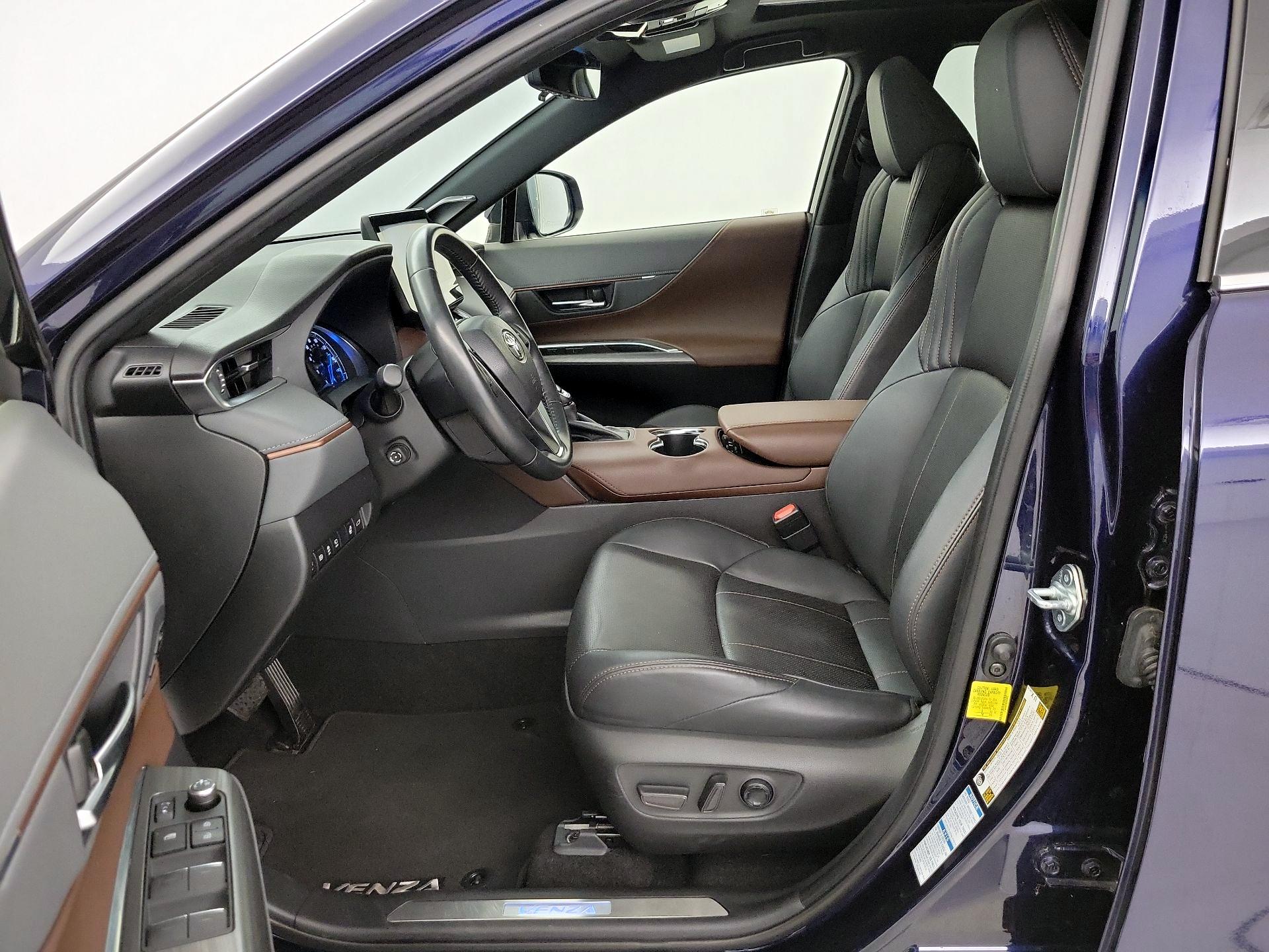 Thumbnail: 2021 Toyota Venza - 11