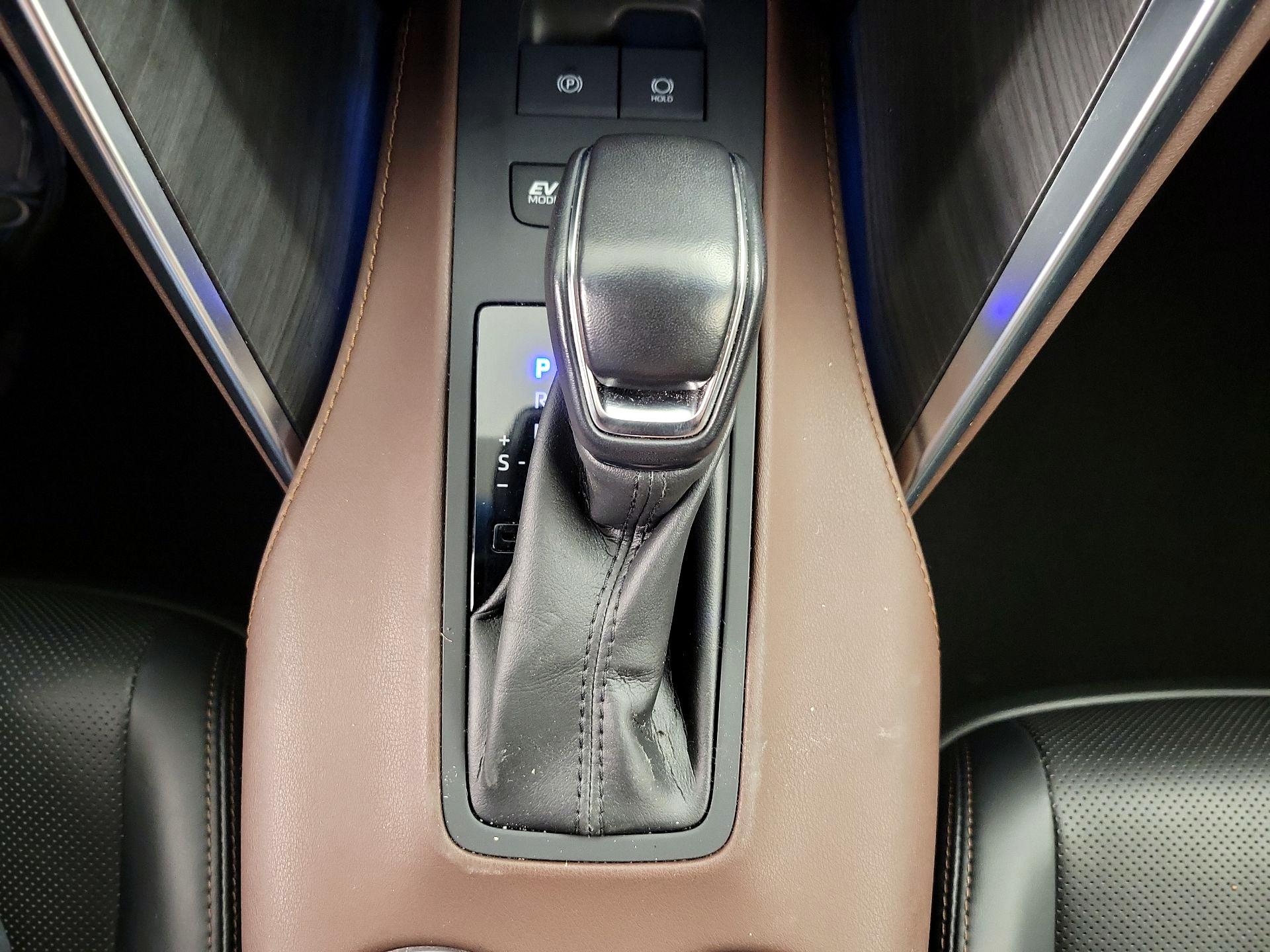 Thumbnail: 2021 Toyota Venza - 18