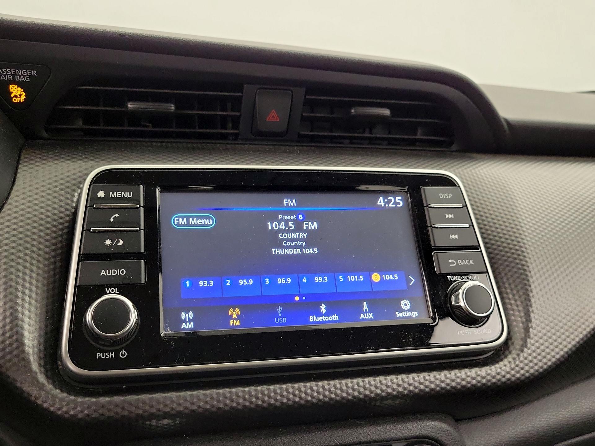 Thumbnail: 2019 Nissan Kicks - 15
