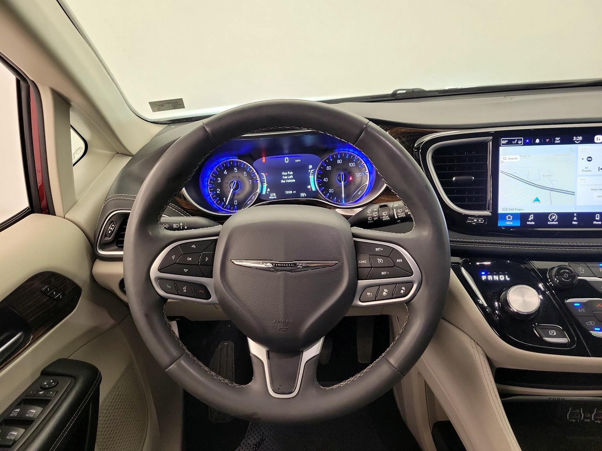 Thumbnail: 2023 Chrysler Pacifica - 10