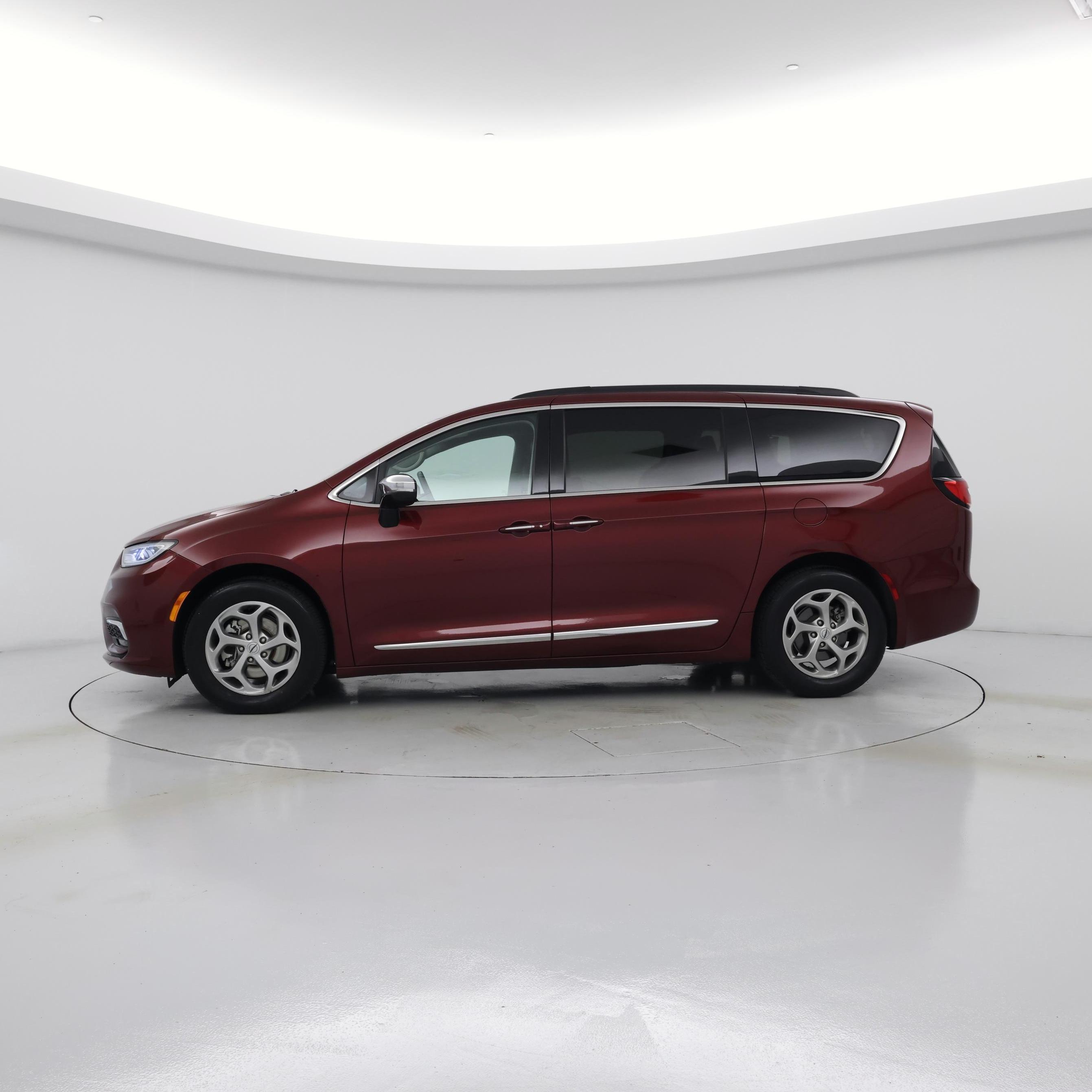 Thumbnail: 2023 Chrysler Pacifica - 3