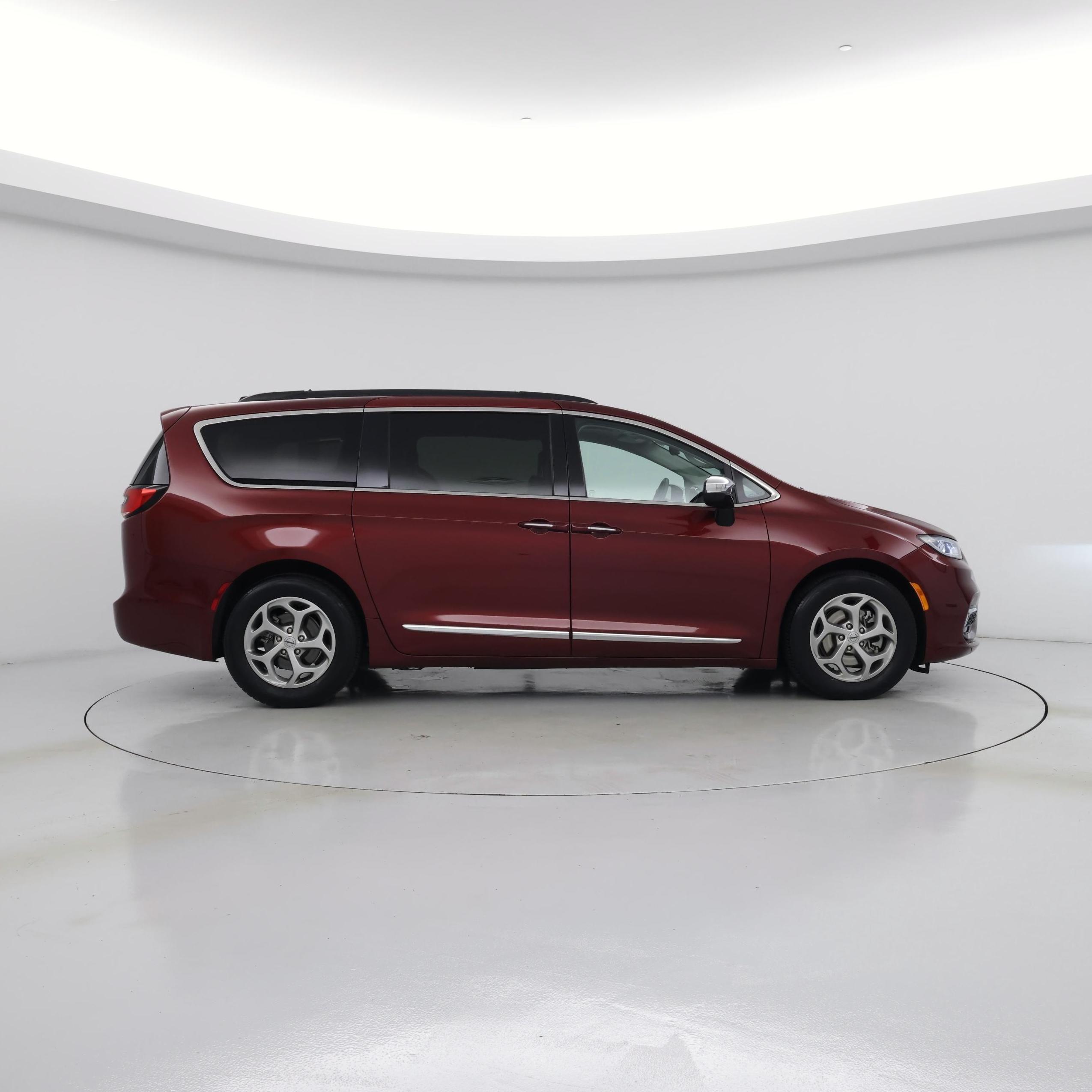 Thumbnail: 2023 Chrysler Pacifica - 7
