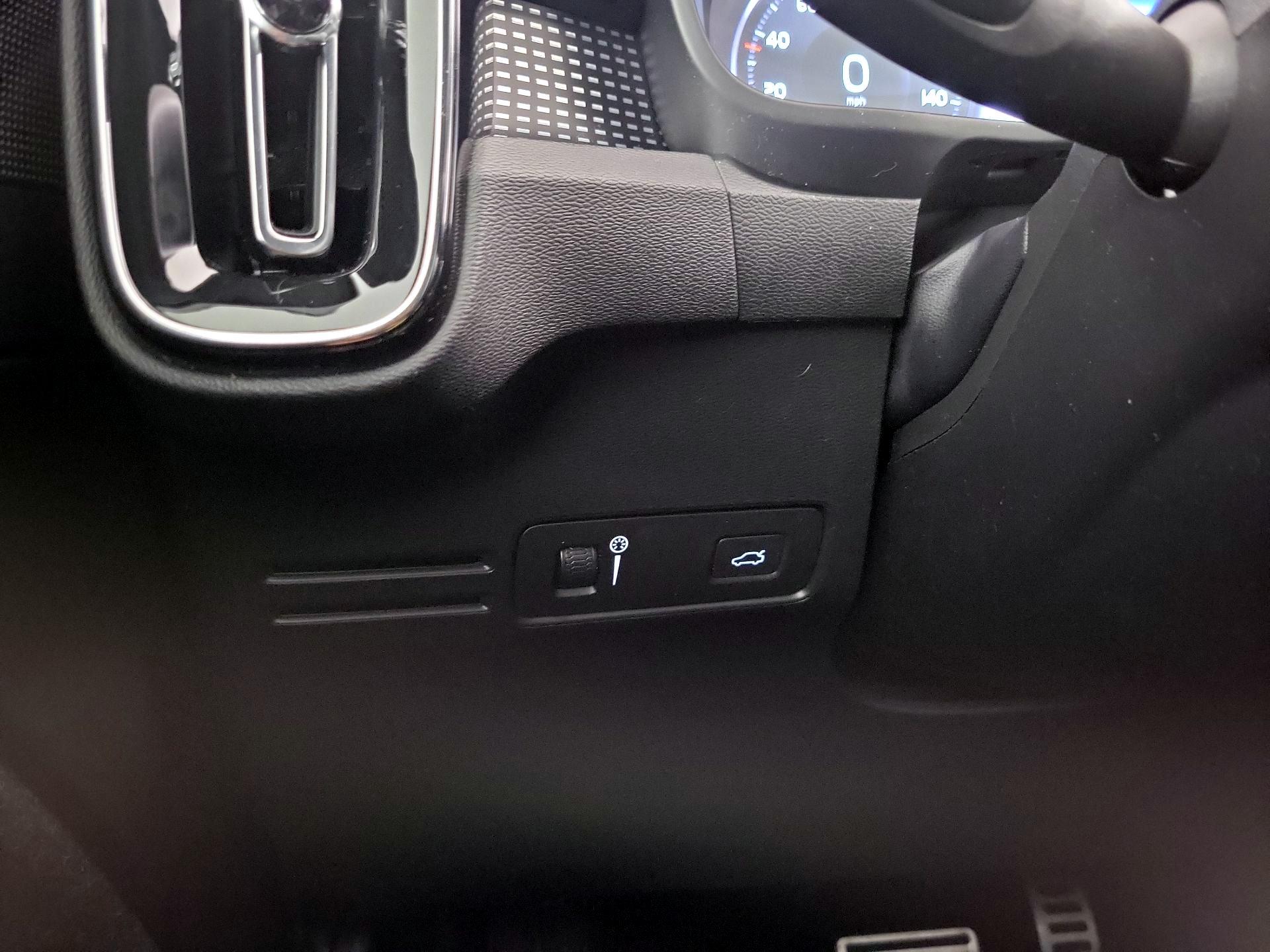 Thumbnail: 2020 Volvo XC40 - 13
