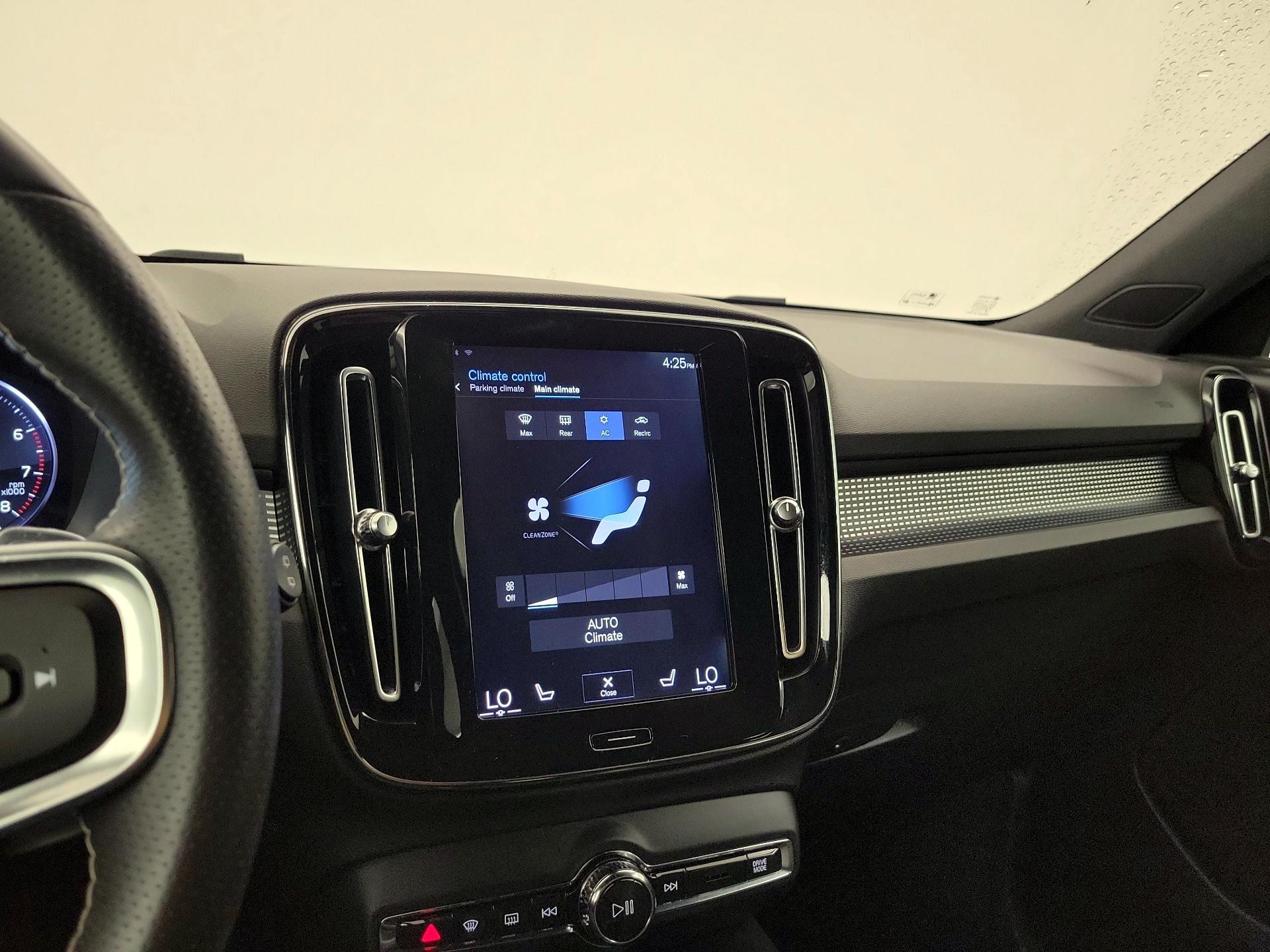 Thumbnail: 2020 Volvo XC40 - 17