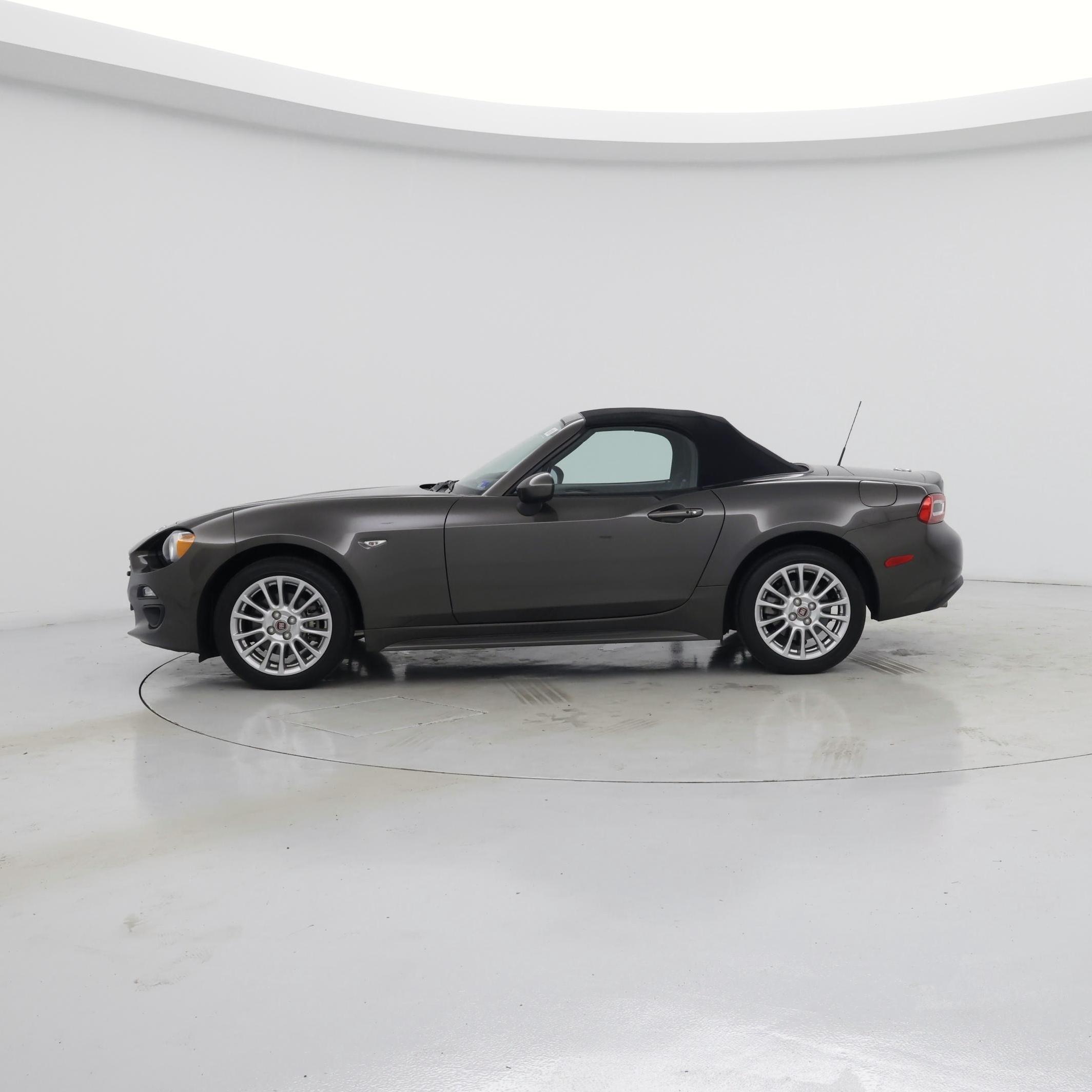 Thumbnail: 2017 Fiat 124 Spider - 3