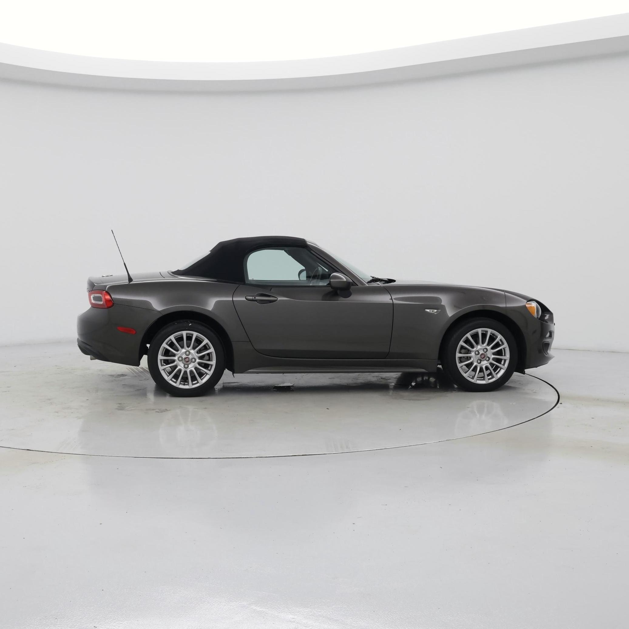 Thumbnail: 2017 Fiat 124 Spider - 7
