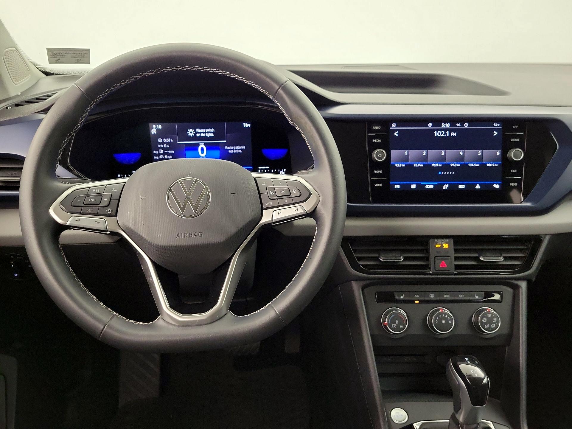 Thumbnail: 2022 Volkswagen Taos - 10
