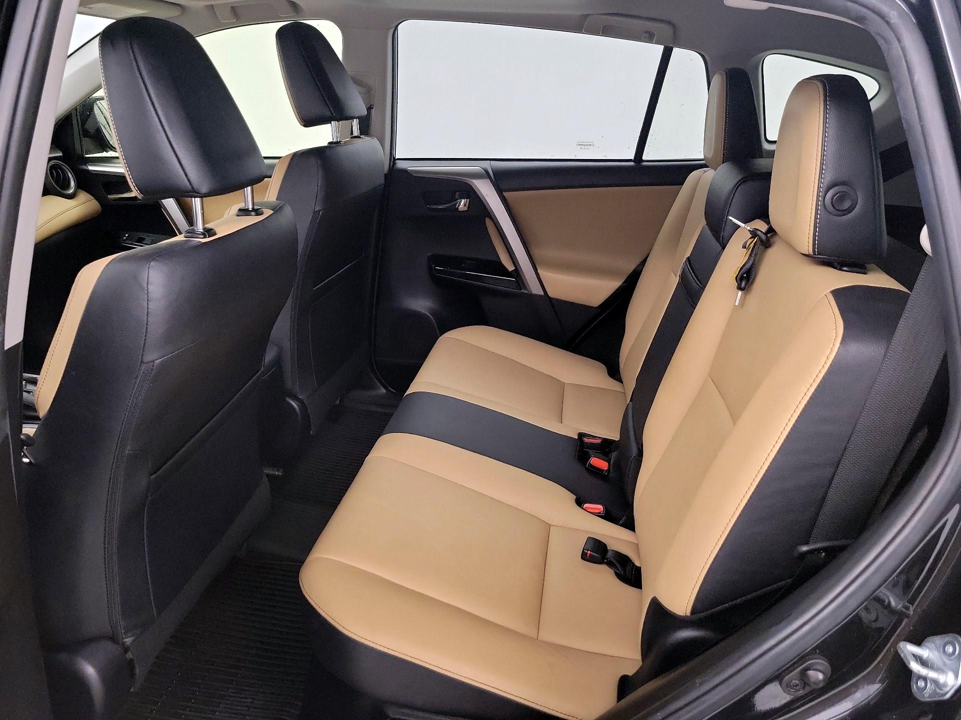Thumbnail: 2017 Toyota RAV4 - 20