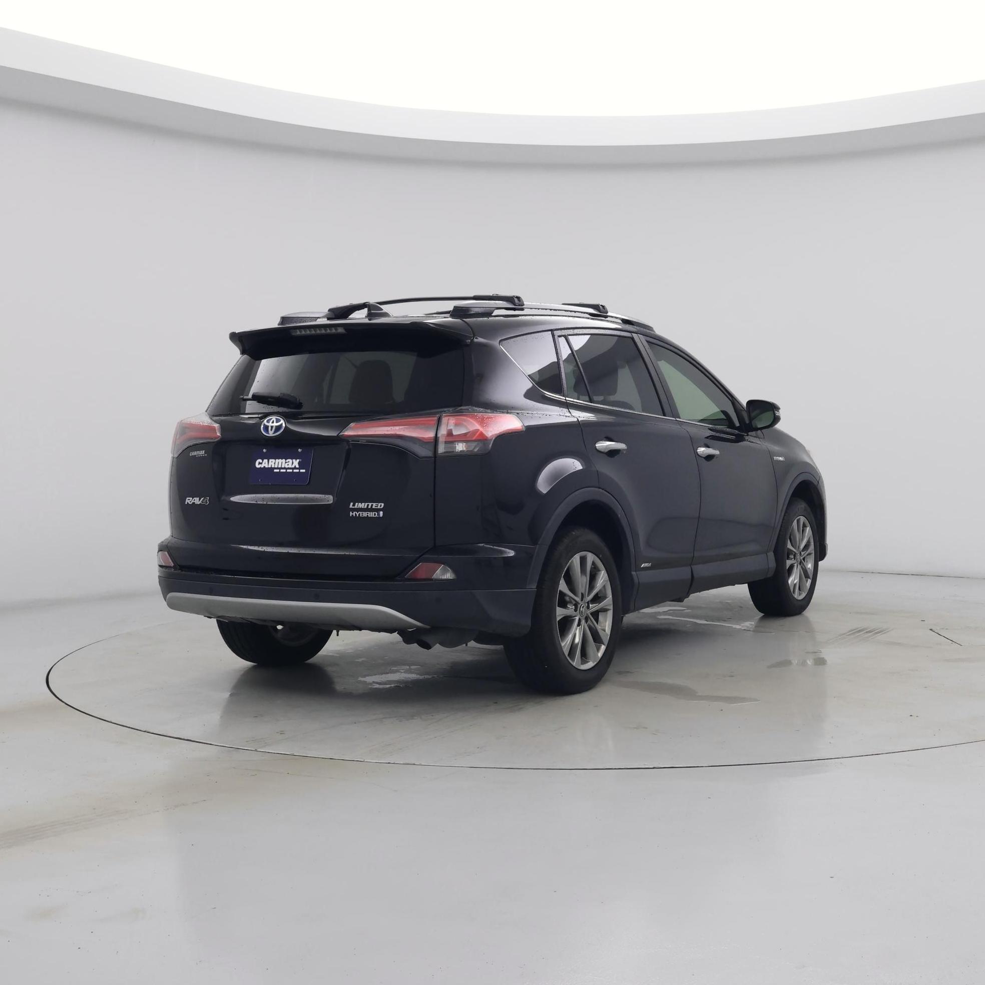 Thumbnail: 2017 Toyota RAV4 - 8