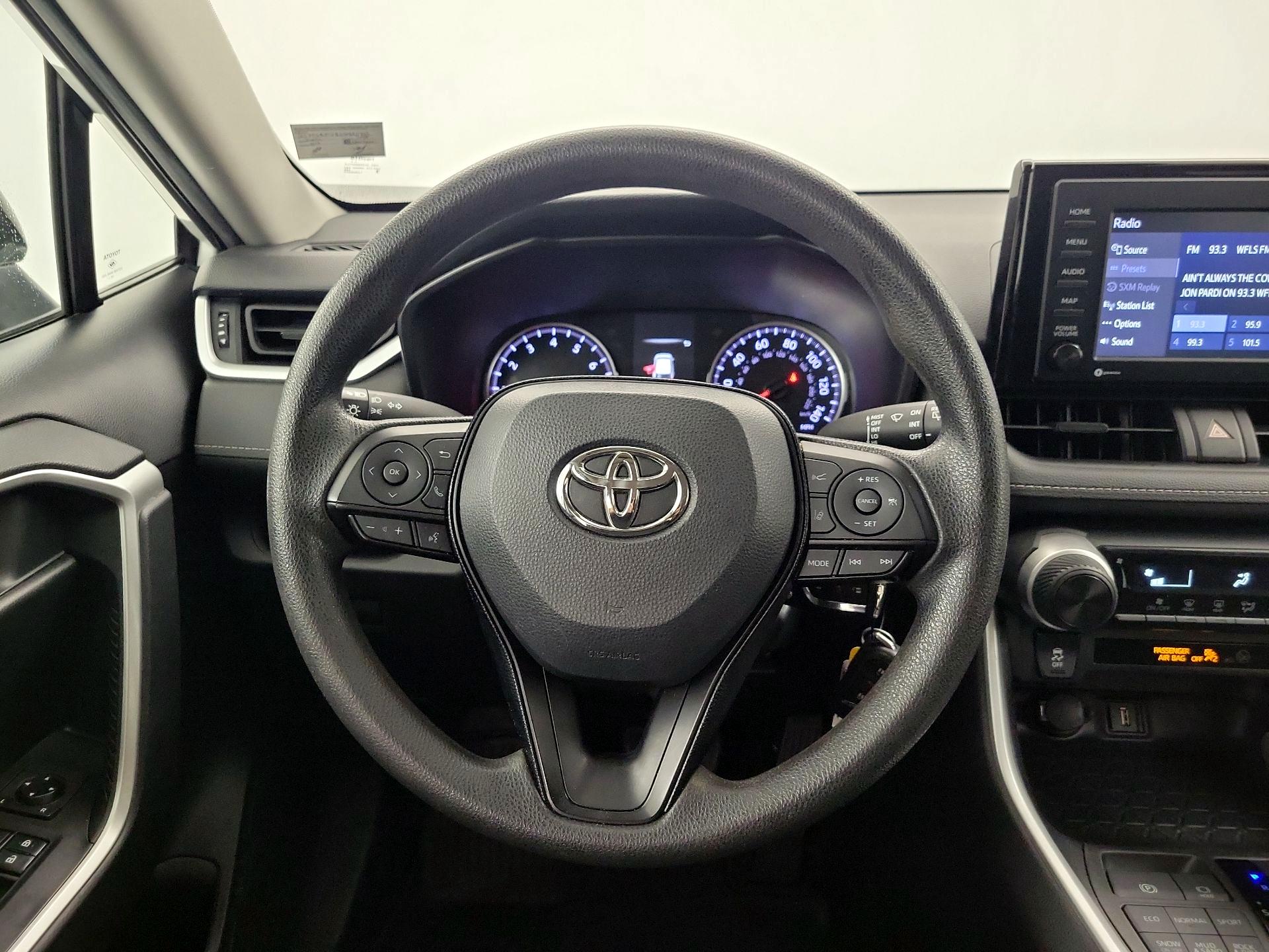 Thumbnail: 2020 Toyota RAV4 - 10