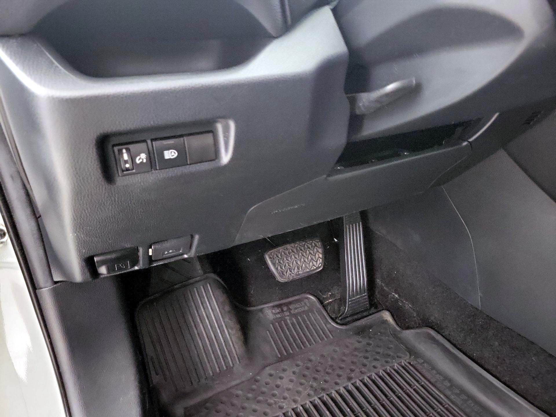 Thumbnail: 2020 Toyota RAV4 - 13