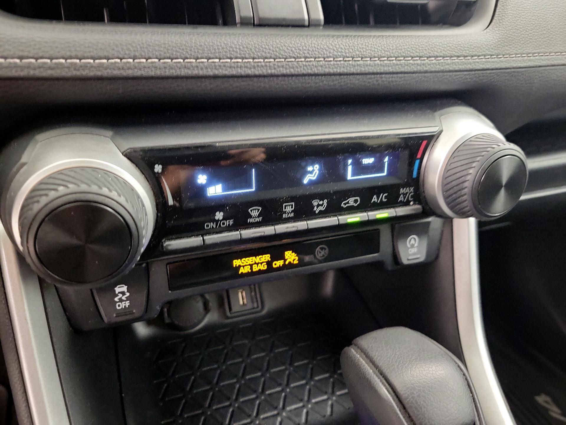 Thumbnail: 2020 Toyota RAV4 - 16