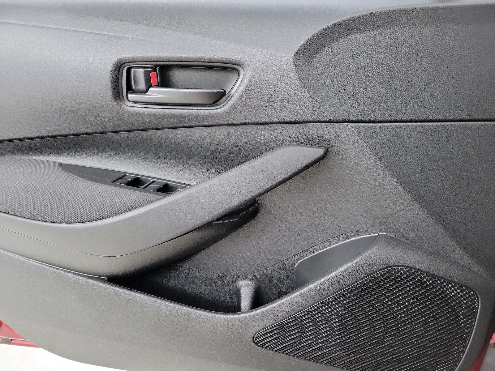 2024 Toyota Corolla LE - Photo 13