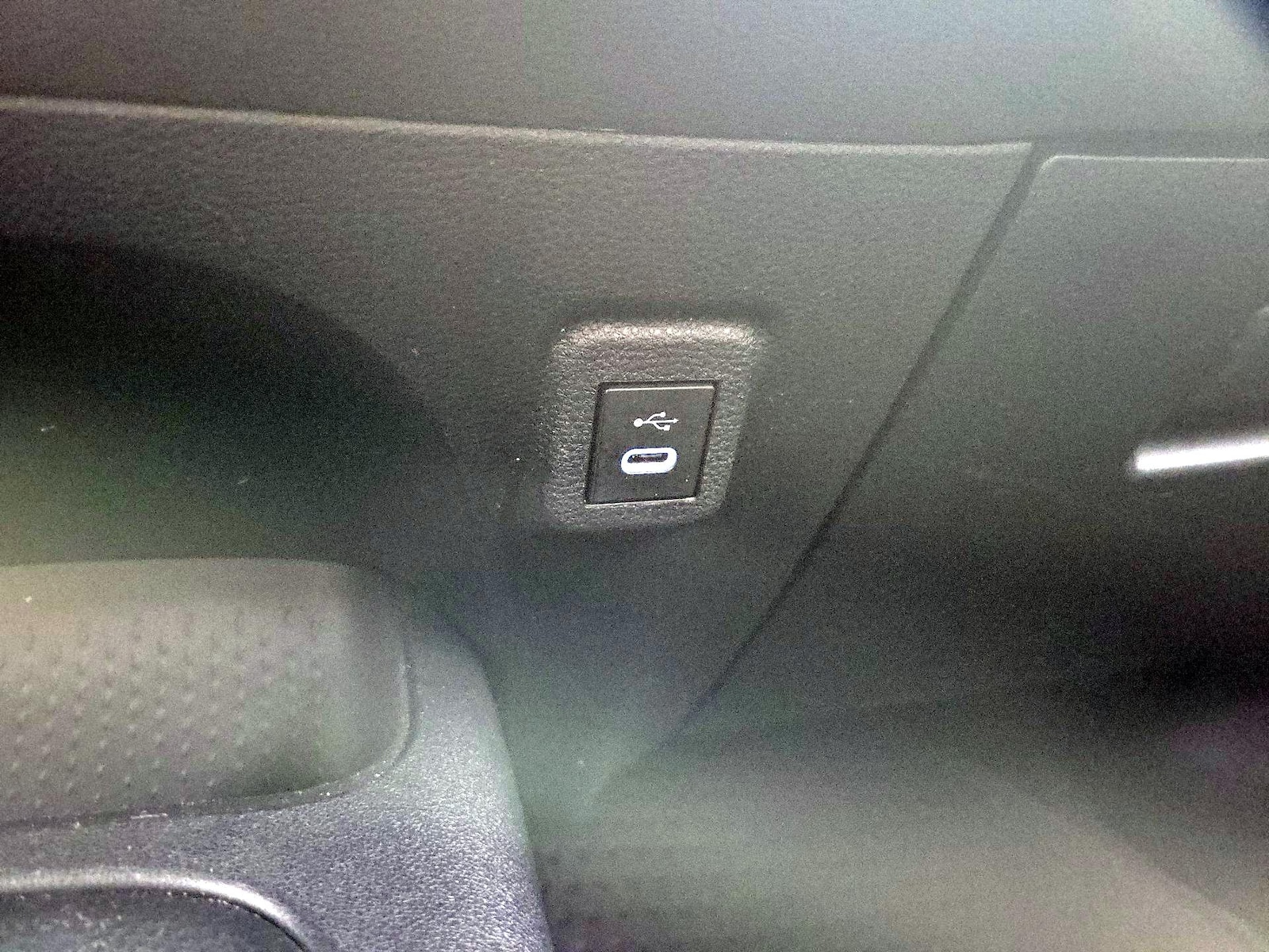 2024 Toyota Corolla LE - Photo 19