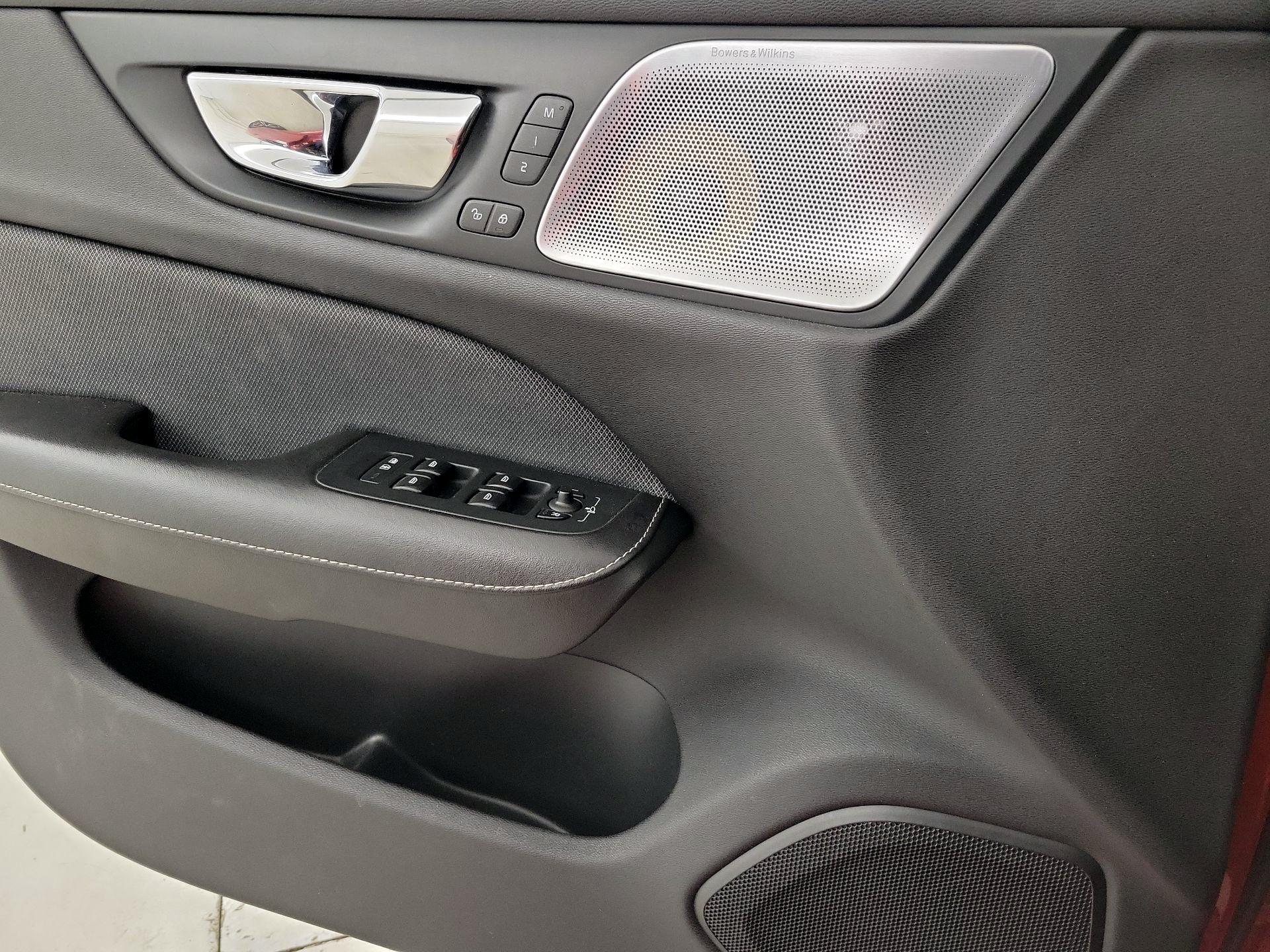 Thumbnail: 2019 Volvo S60 - 12
