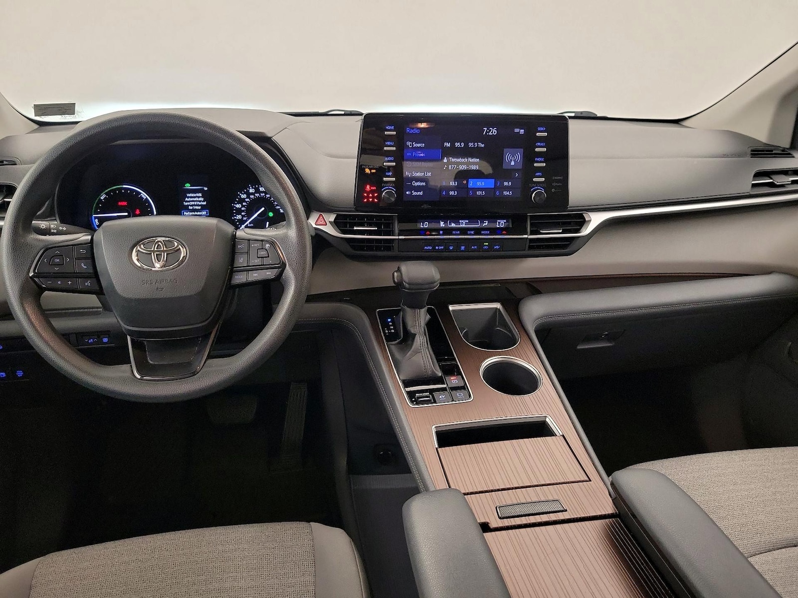 2022 Toyota Sienna LE - Photo 10