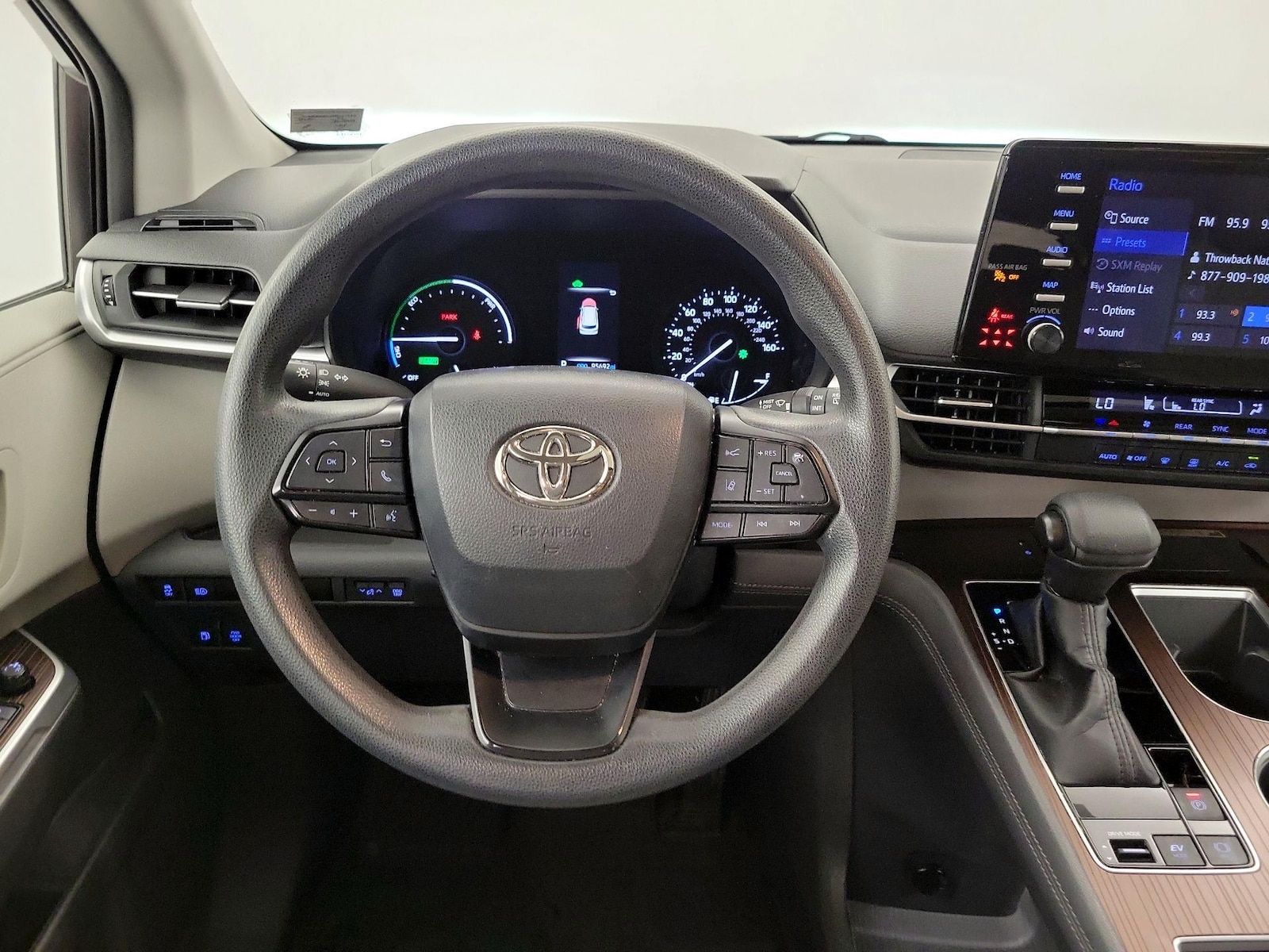 2022 Toyota Sienna LE - Photo 11