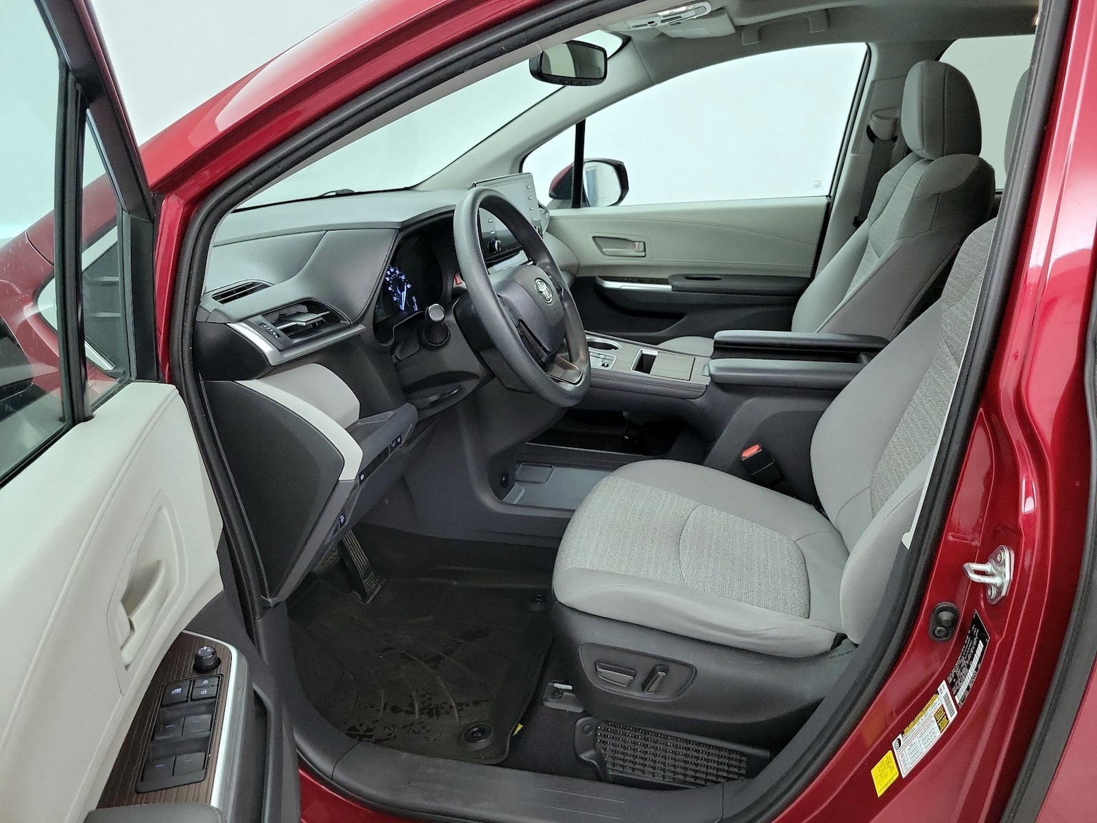 2022 Toyota Sienna LE - Photo 12