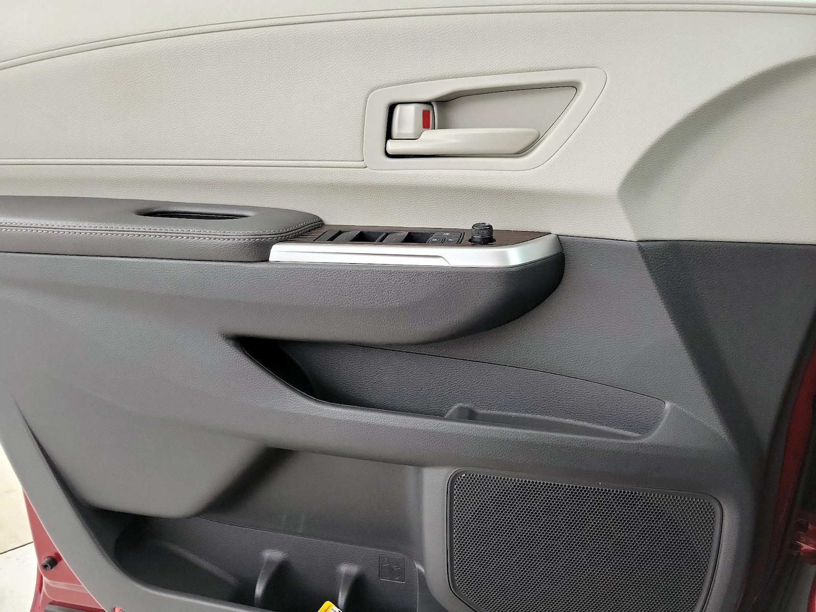 2022 Toyota Sienna LE - Photo 13