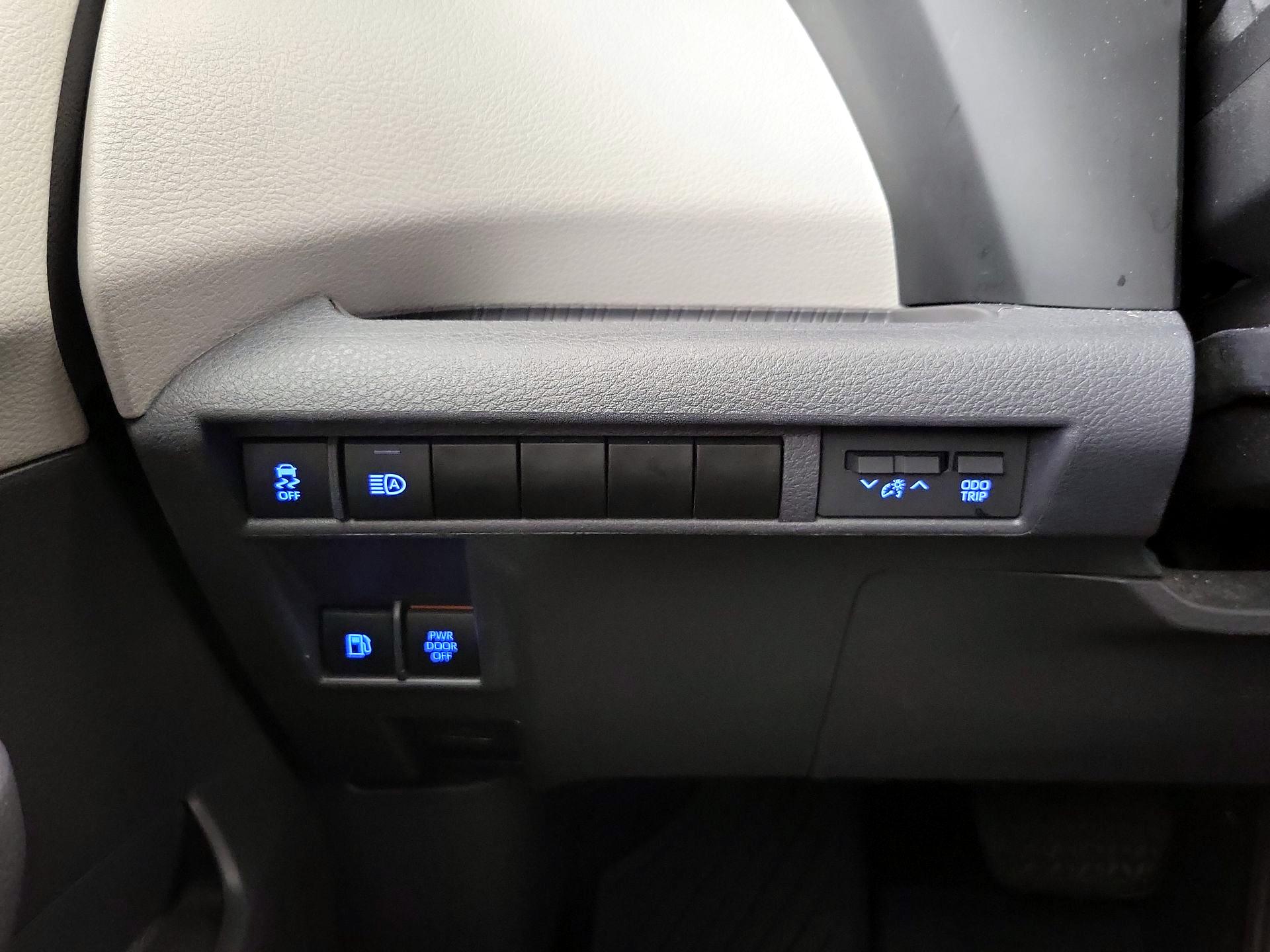 Thumbnail: 2022 Toyota Sienna - 13