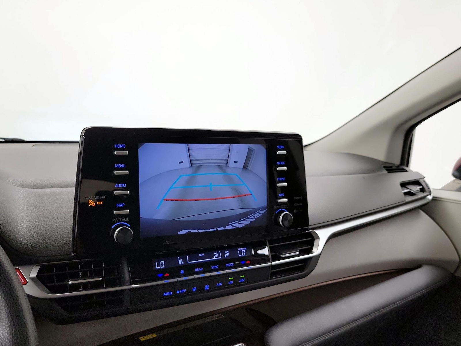 2022 Toyota Sienna LE - Photo 15