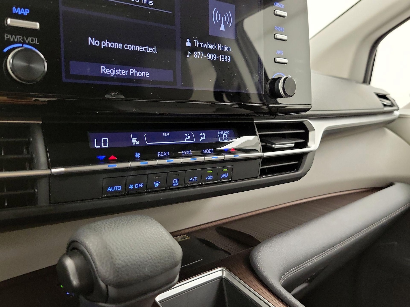 2022 Toyota Sienna LE - Photo 17