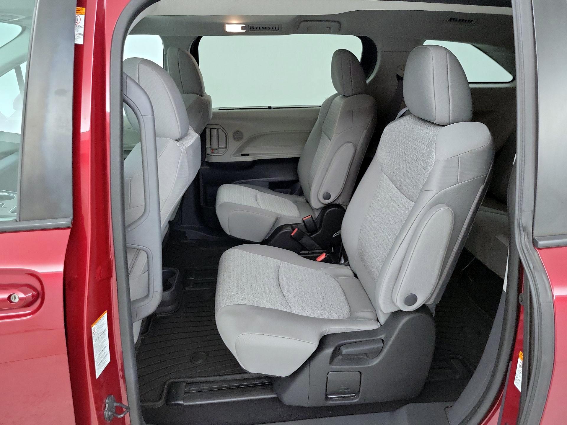 Thumbnail: 2022 Toyota Sienna - 20
