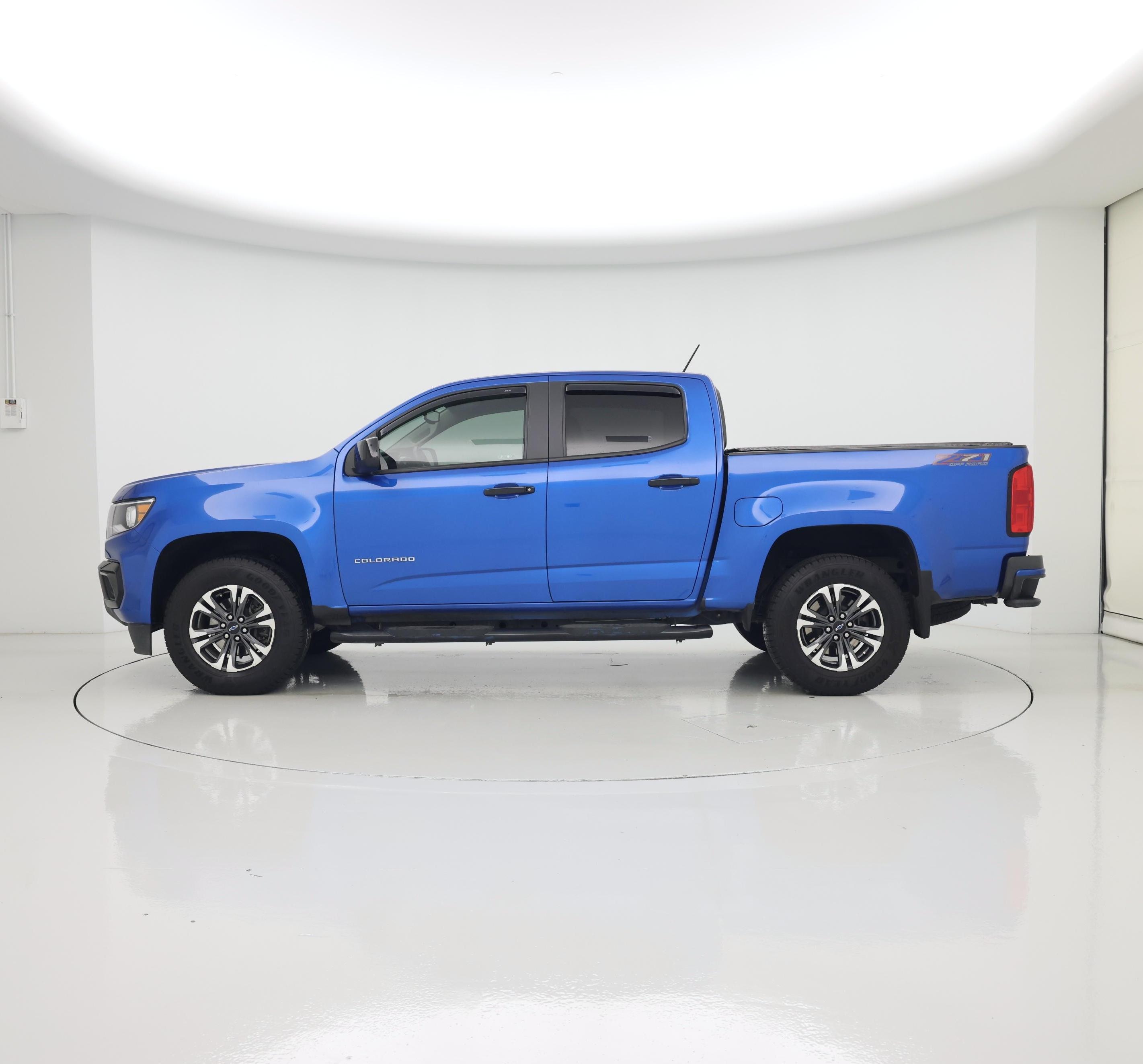 Thumbnail: 2022 Chevrolet Colorado - 3
