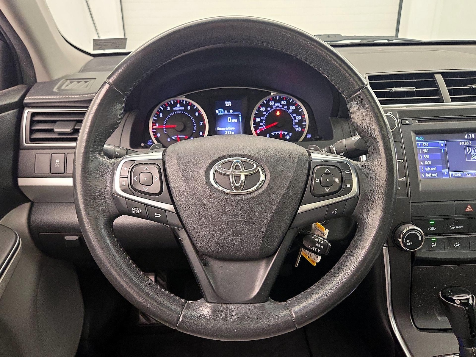 2017 Toyota Camry SE - Photo 11
