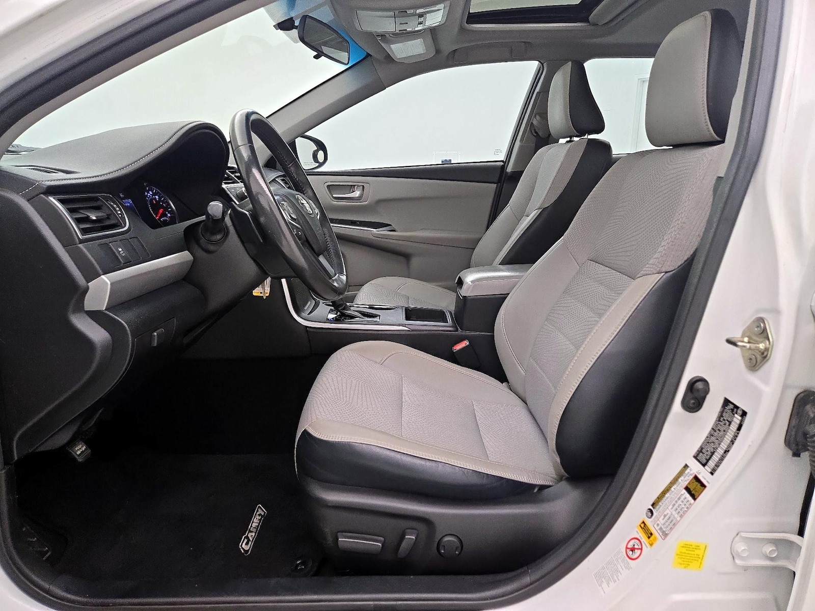 2017 Toyota Camry SE - Photo 12