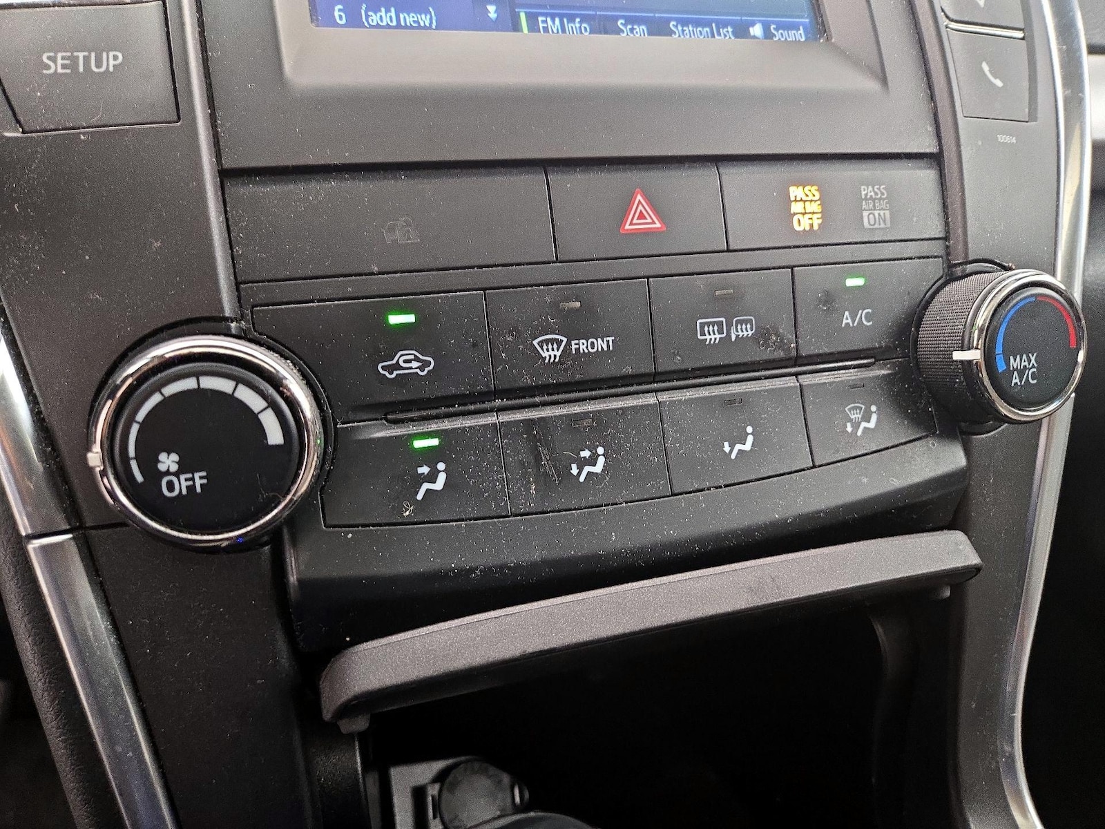 2017 Toyota Camry SE - Photo 17