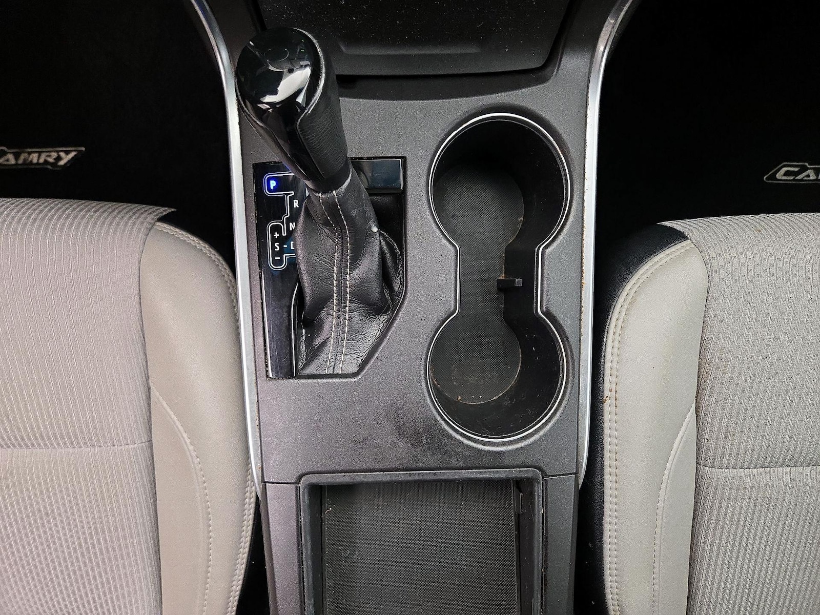 2017 Toyota Camry SE - Photo 18
