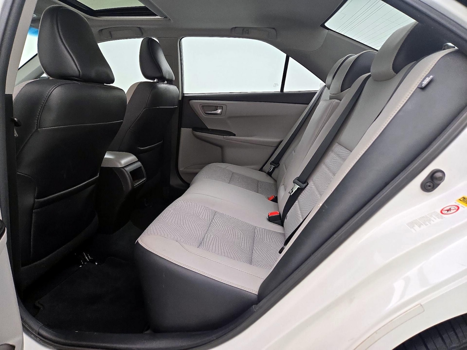 2017 Toyota Camry SE - Photo 21