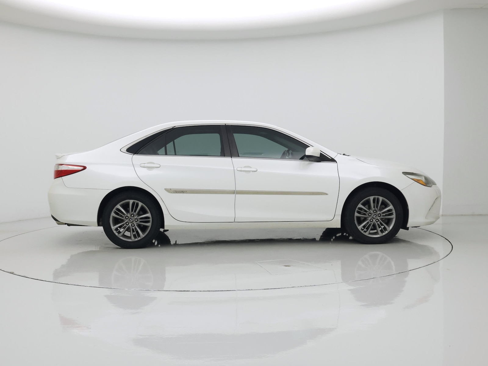 2017 Toyota Camry SE - Photo 8