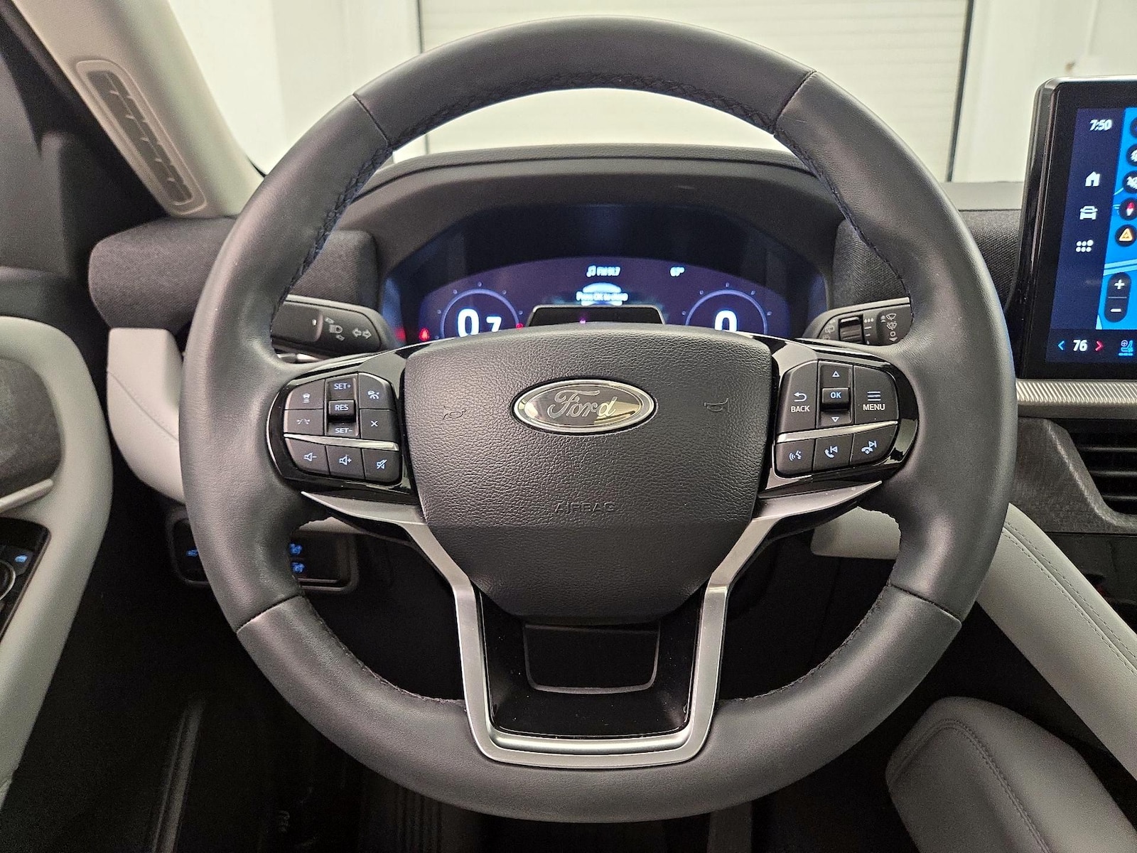 2025 Ford Explorer Platinum - Photo 11