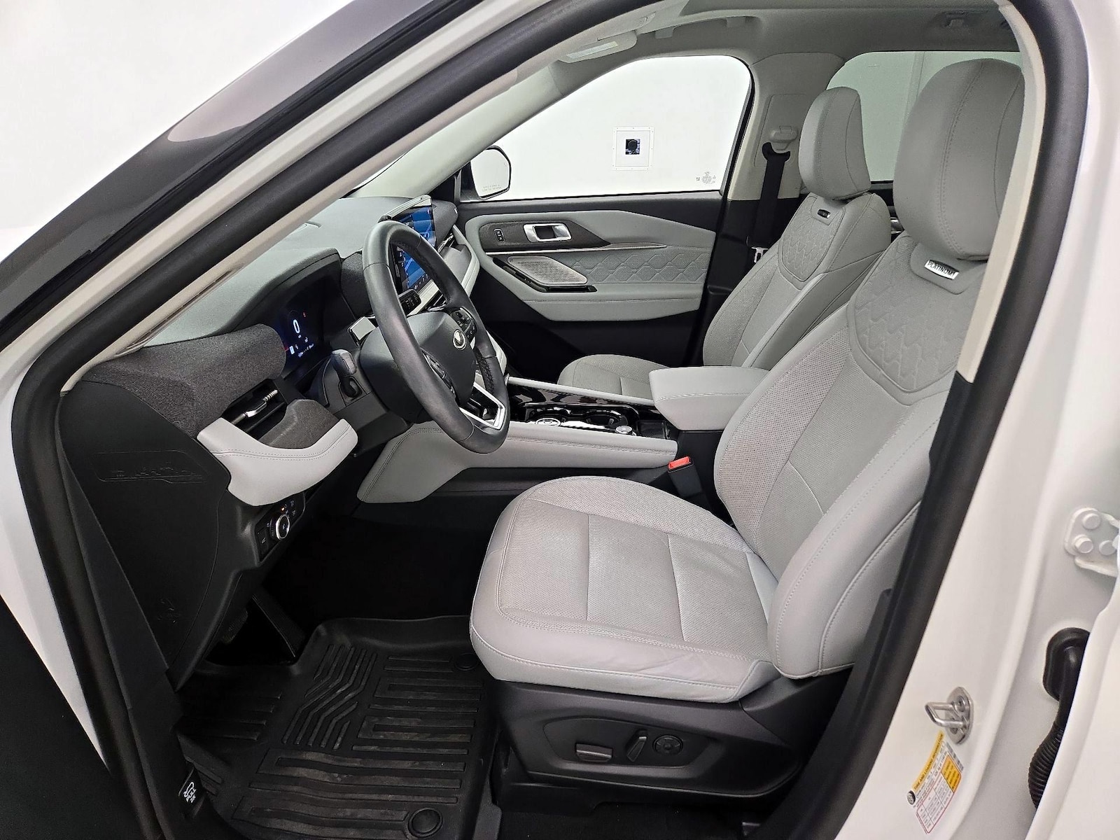 2025 Ford Explorer Platinum - Photo 12