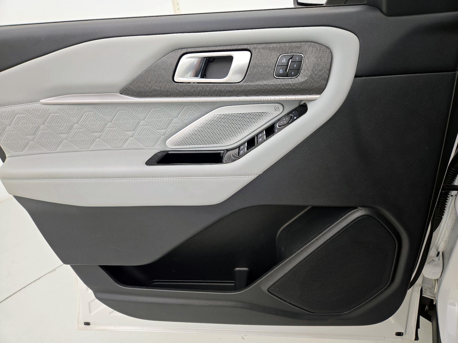 2025 Ford Explorer Platinum - Photo 13