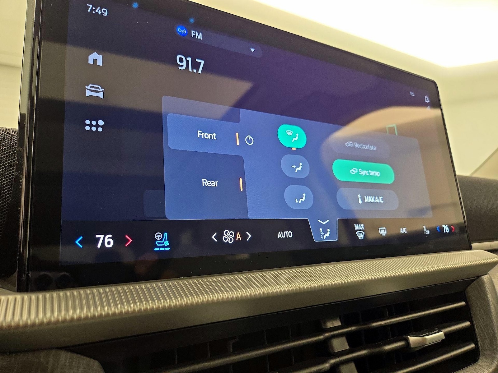 2025 Ford Explorer Platinum - Photo 18