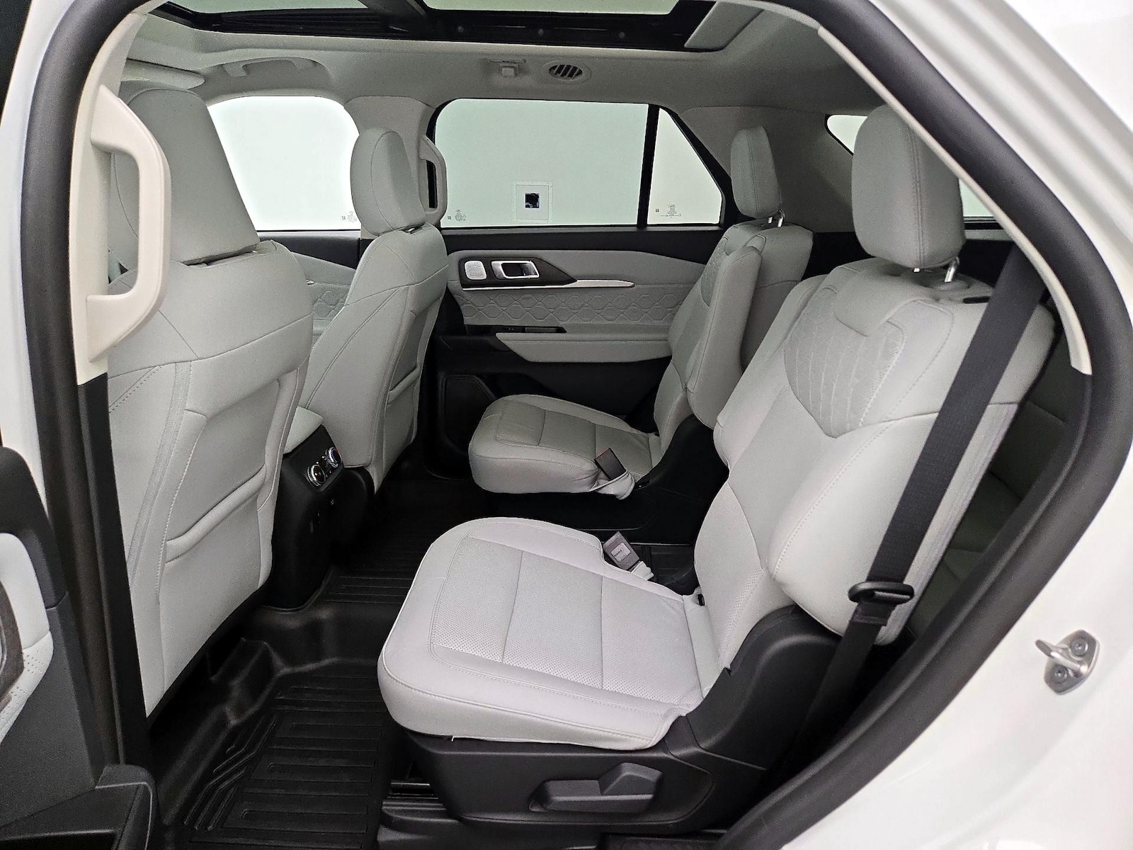 2025 Ford Explorer Platinum - Photo 22