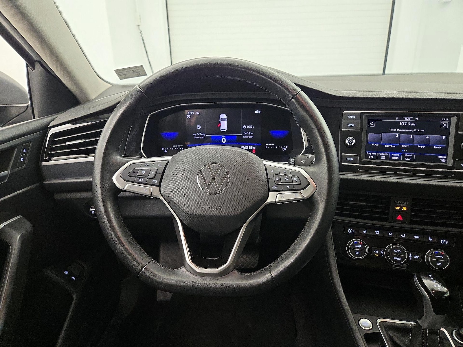 2024 Volkswagen Jetta SE - Photo 11