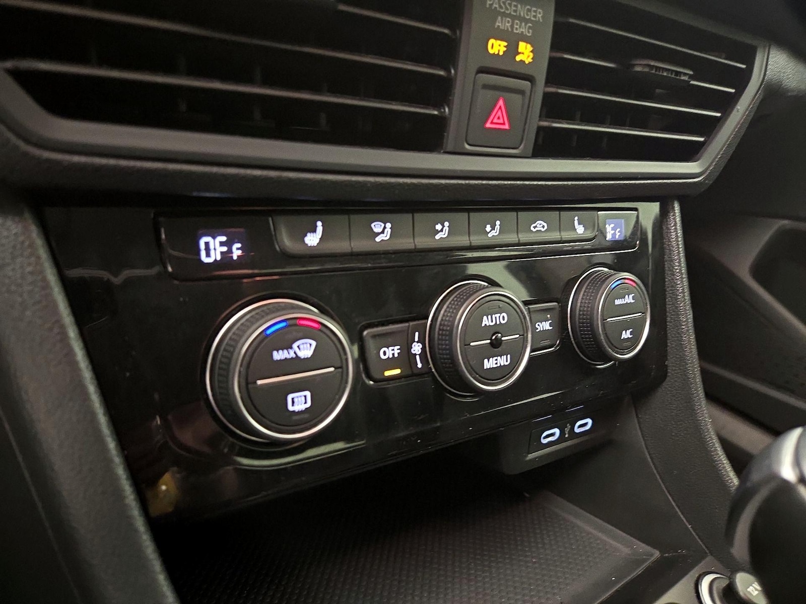 2024 Volkswagen Jetta SE - Photo 17